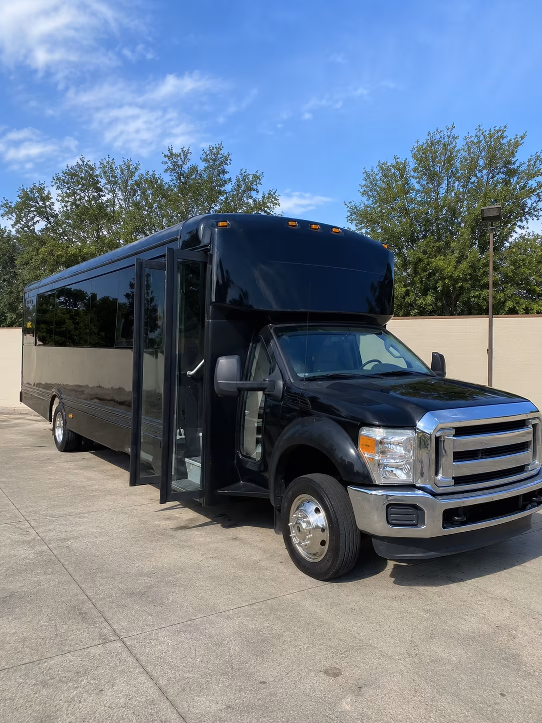 starkville 20 passenger party bus